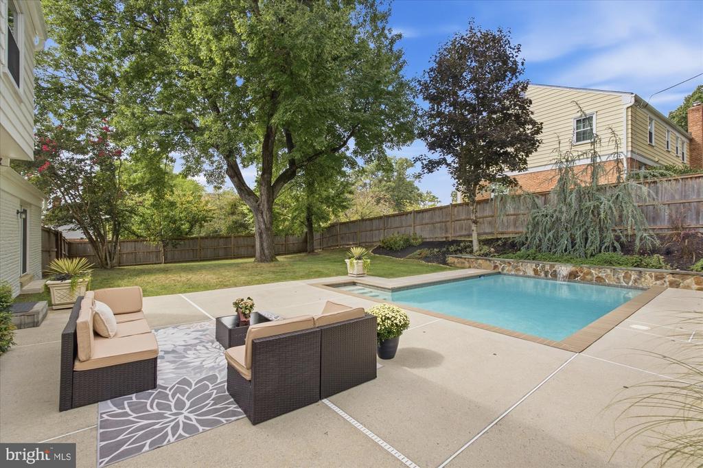 11200 HUNT CLUB DRIVE