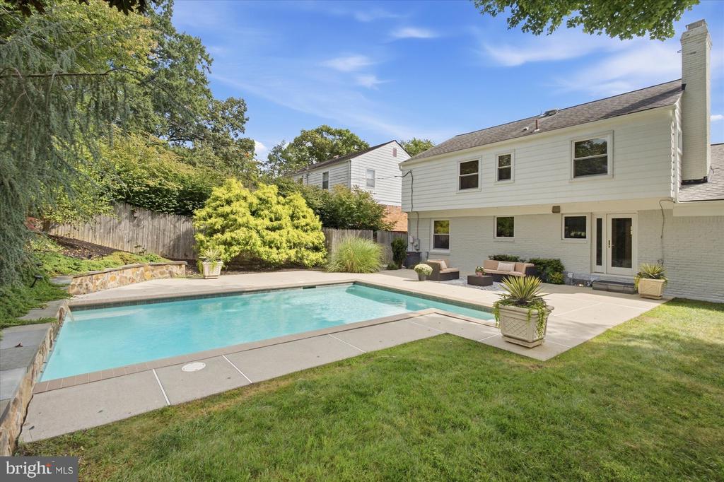 11200 HUNT CLUB DRIVE