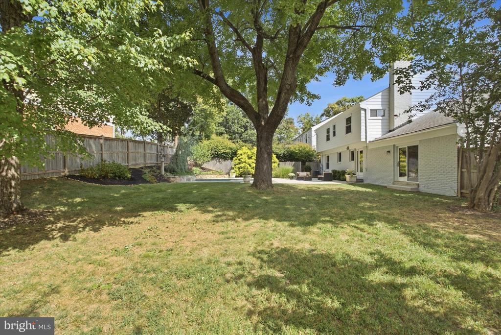 11200 HUNT CLUB DRIVE