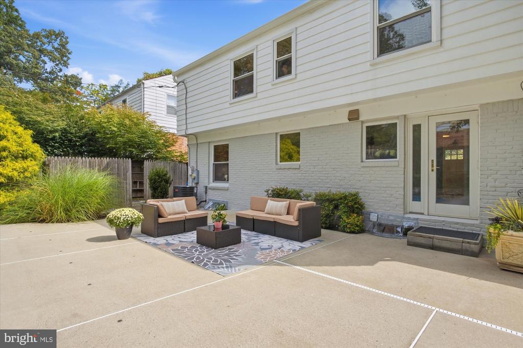 11200 HUNT CLUB DRIVE
