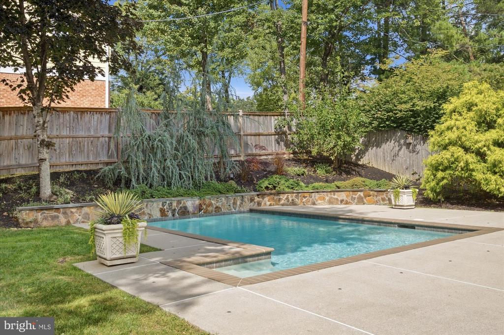 11200 HUNT CLUB DRIVE