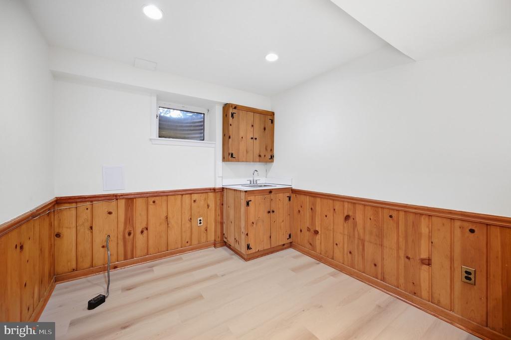 9716 CARRIAGE ROAD