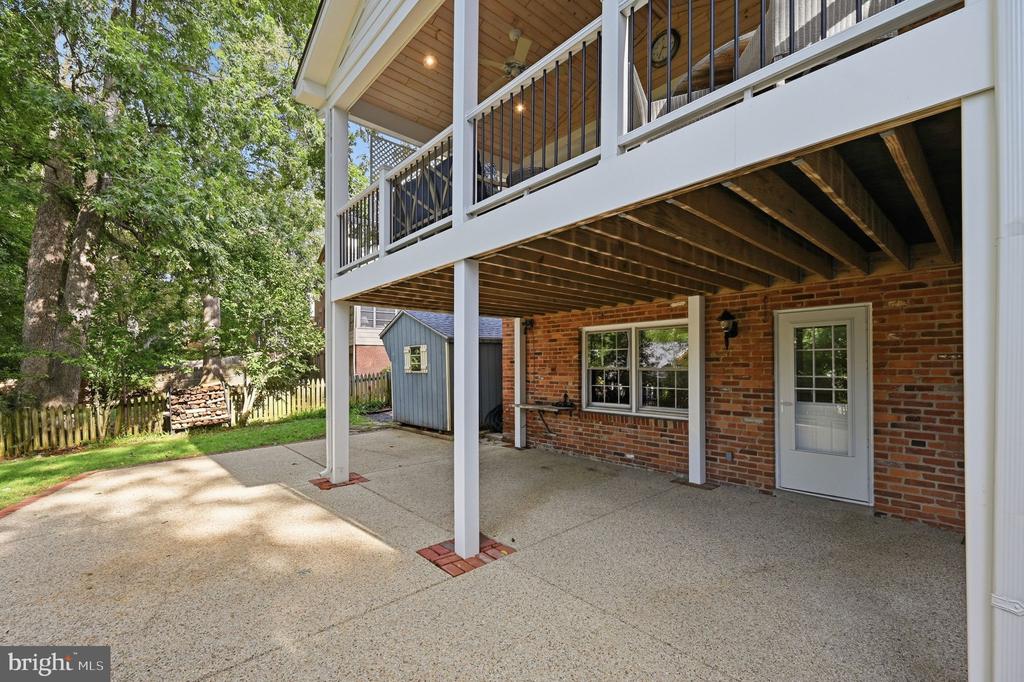 9716 CARRIAGE ROAD