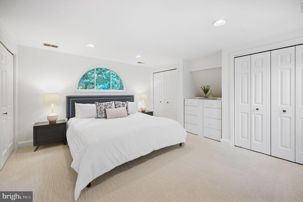 9716 CARRIAGE ROAD