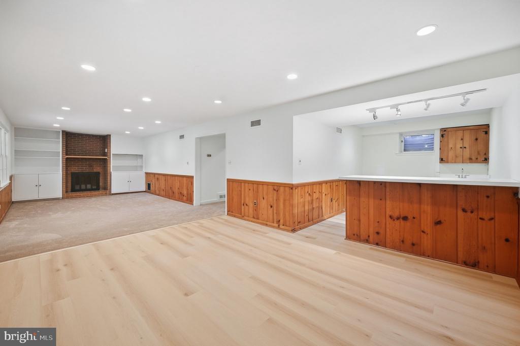 9716 CARRIAGE ROAD