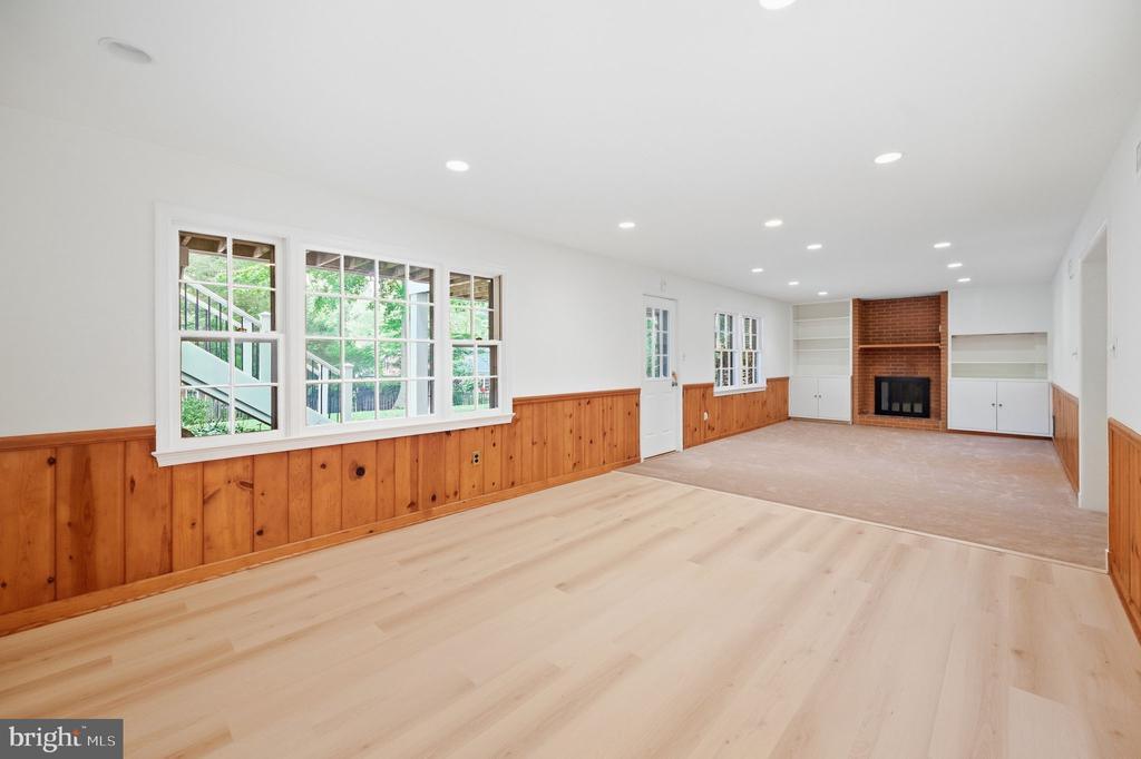 9716 CARRIAGE ROAD