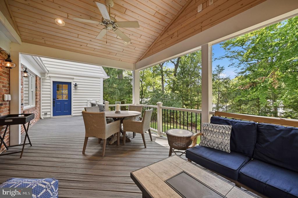 9716 CARRIAGE ROAD