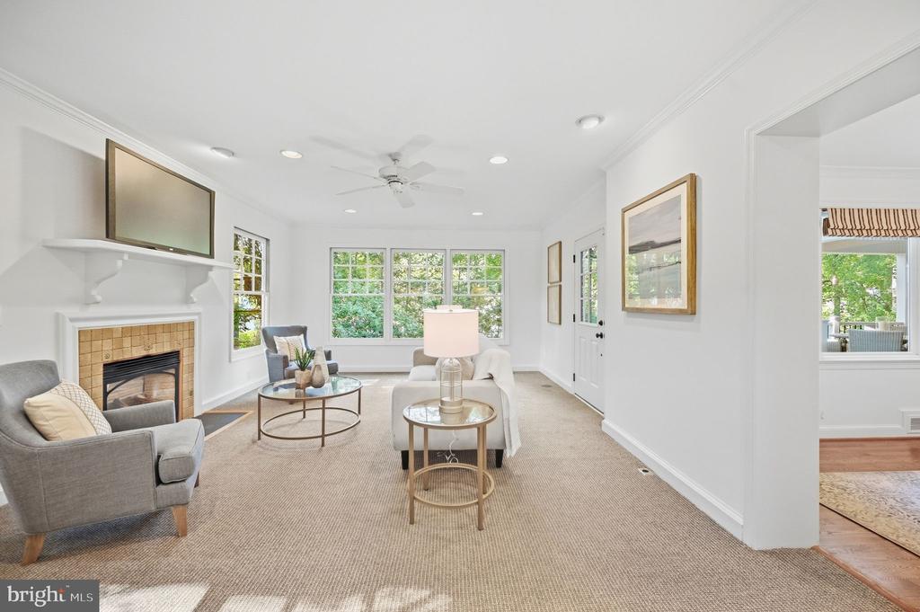 9716 CARRIAGE ROAD