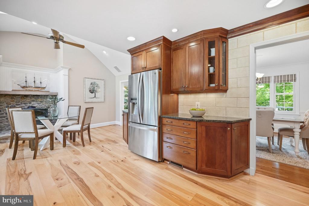 9716 CARRIAGE ROAD