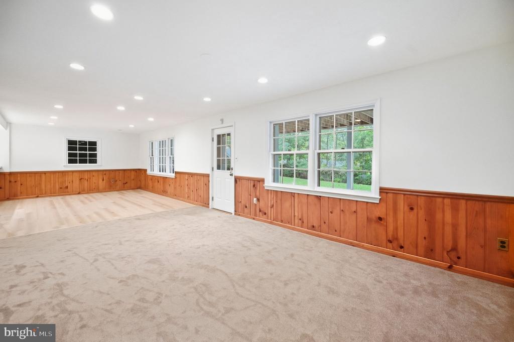 9716 CARRIAGE ROAD