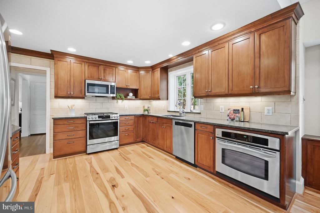 9716 CARRIAGE ROAD
