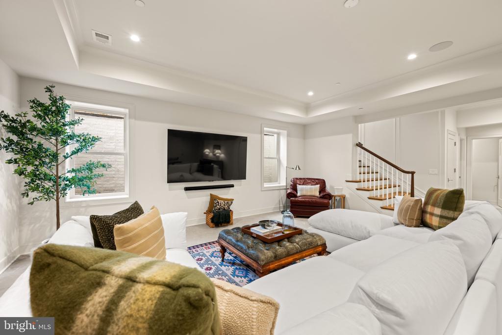 7608 LEESBURG DRIVE
