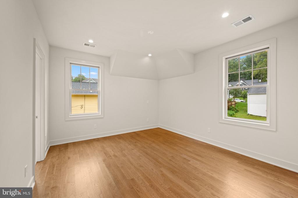 7608 LEESBURG DRIVE