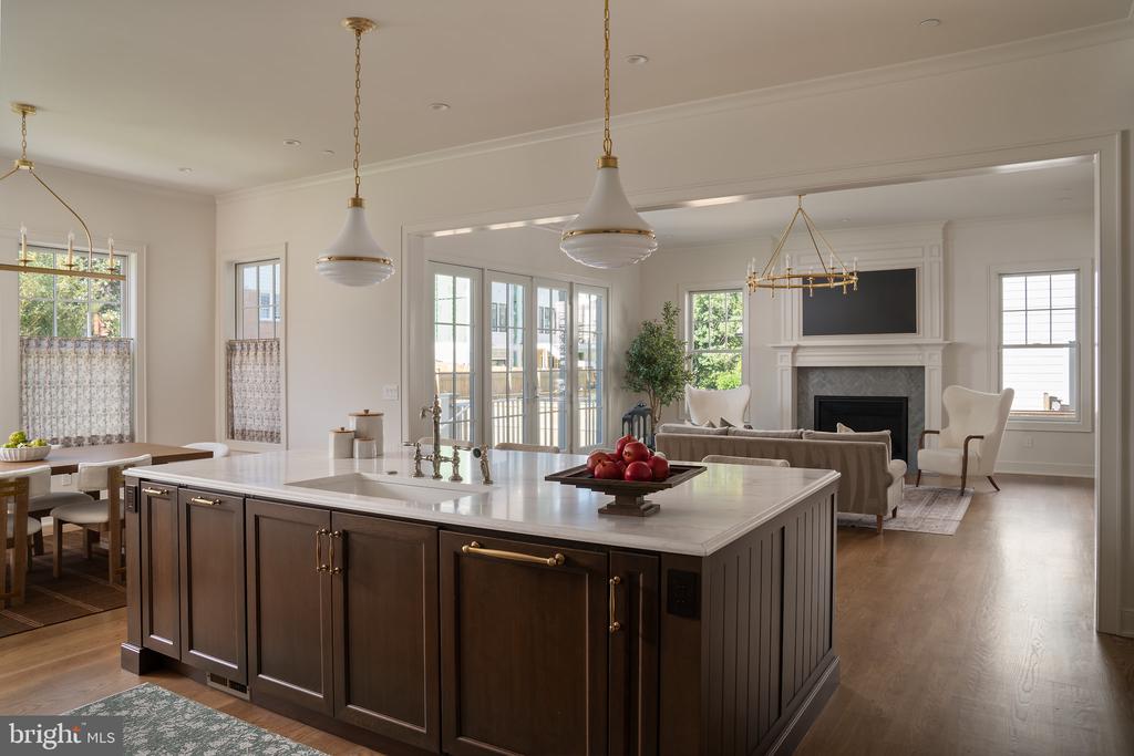 7608 LEESBURG DRIVE