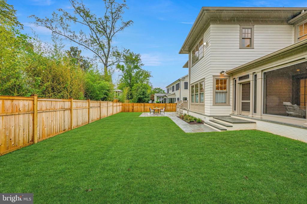 7608 LEESBURG DRIVE