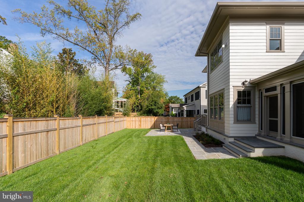 7608 LEESBURG DRIVE