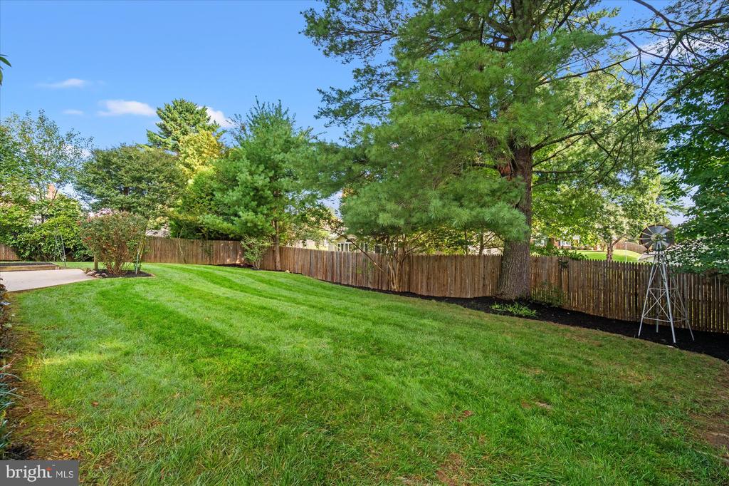 13821 BETHPAGE LANE