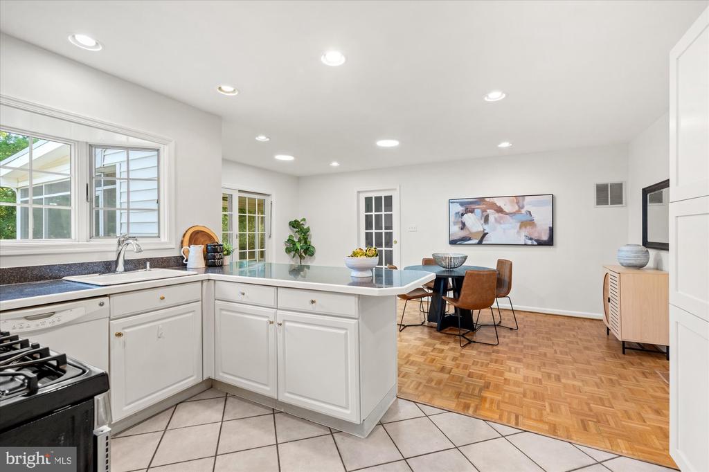 13821 BETHPAGE LANE