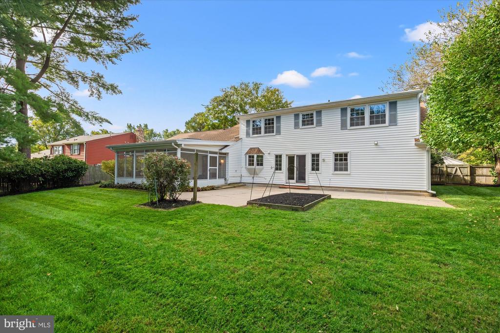 13821 BETHPAGE LANE