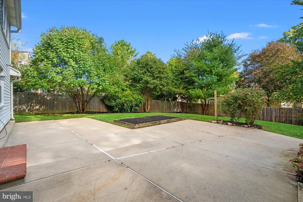 13821 BETHPAGE LANE