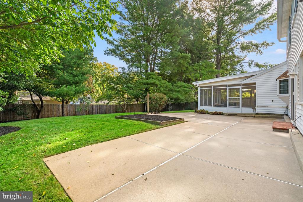 13821 BETHPAGE LANE