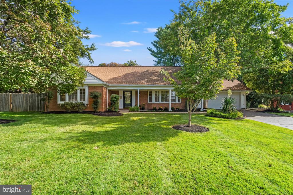 13821 BETHPAGE LANE