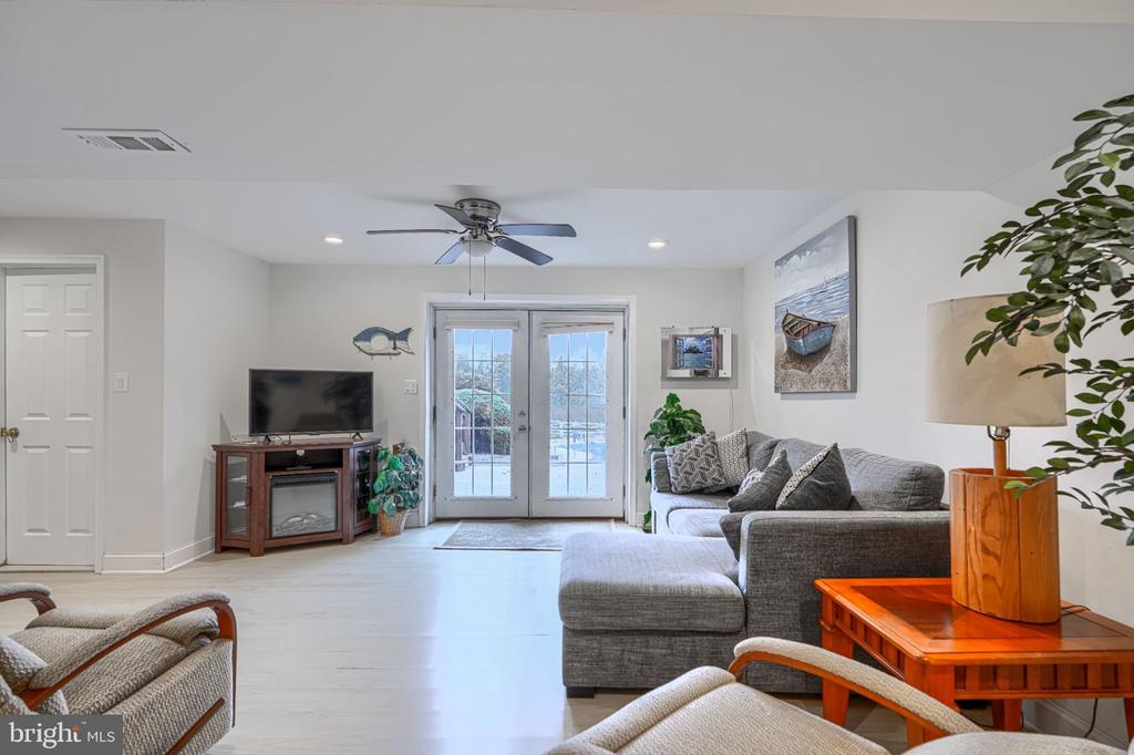 22909 DAVIS MILL ROAD