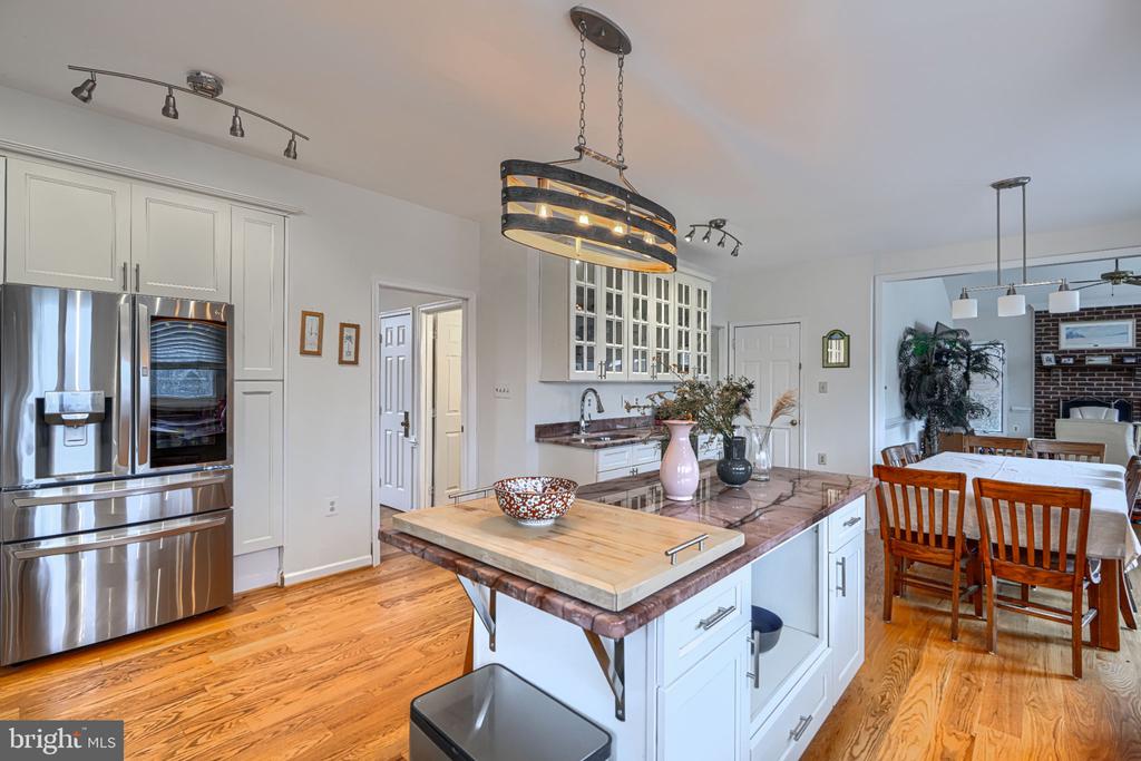 22909 DAVIS MILL ROAD