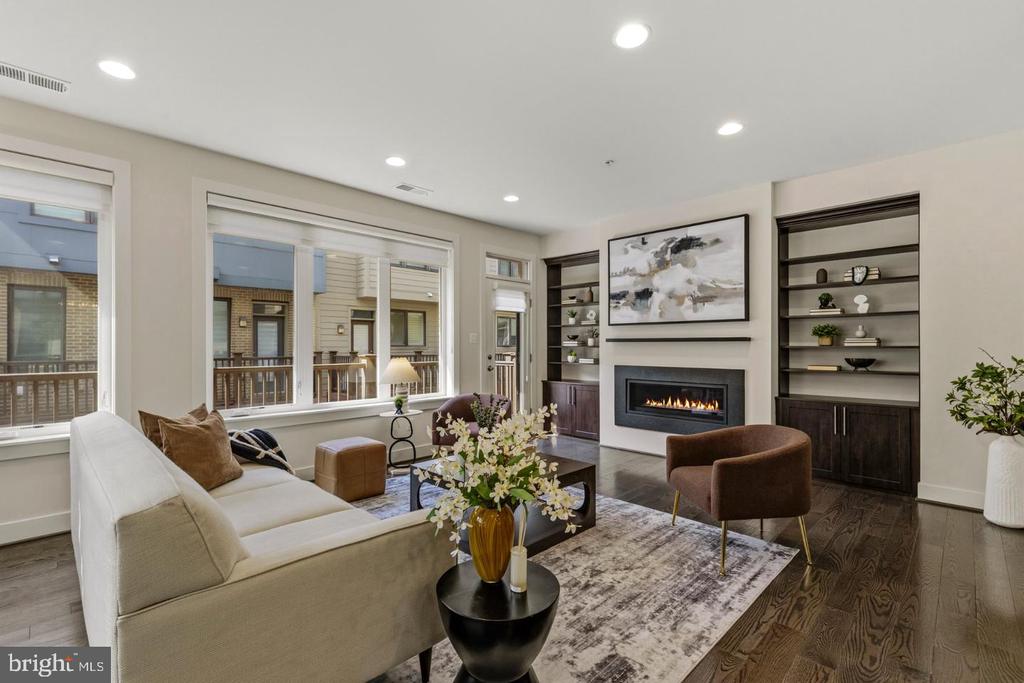 6617 EAMES WAY