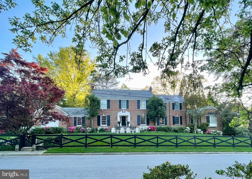 6928 BARRETT LANE