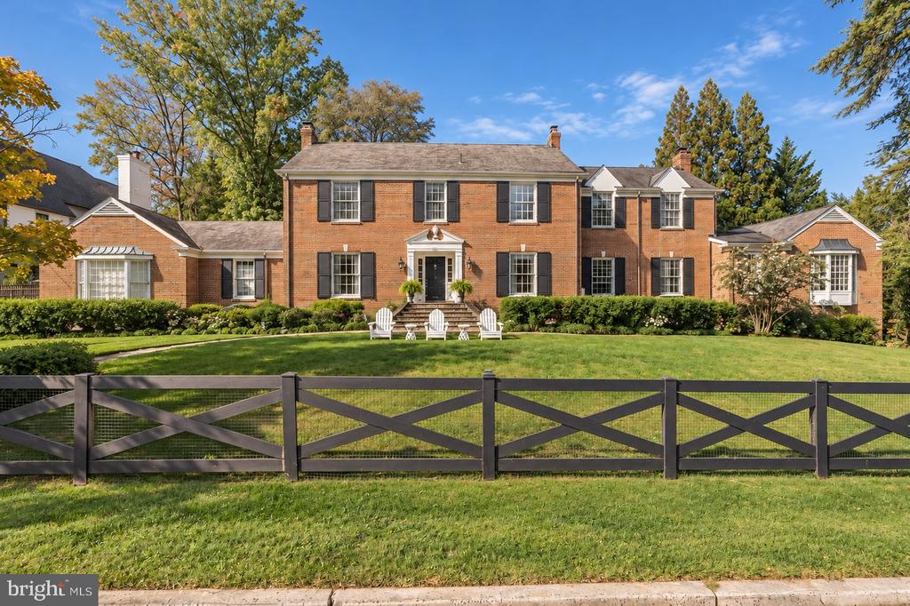 6928 BARRETT LANE