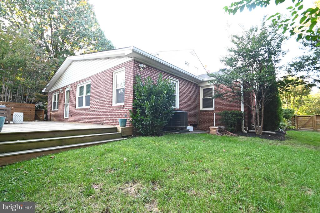 1216 BALLARD STREET