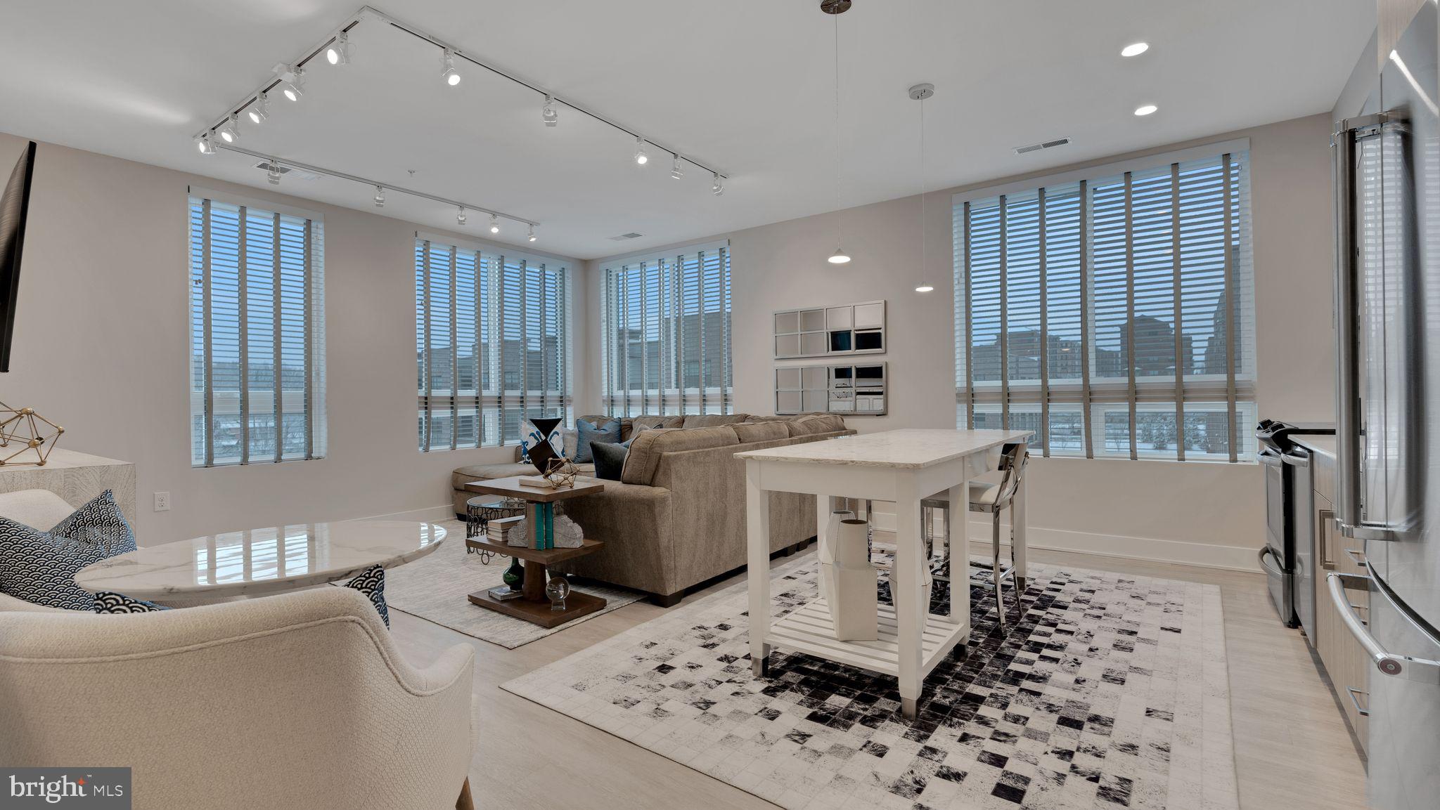 145 RIVERHAVEN DRIVE 503