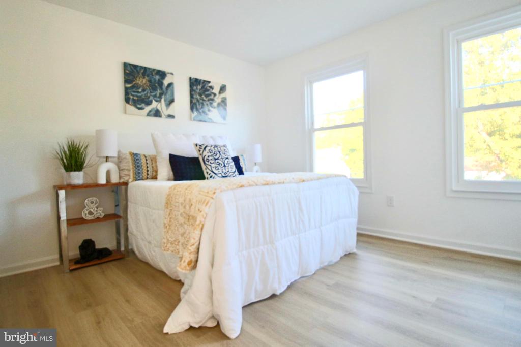 1302 KINGS VALLEY DRIVE