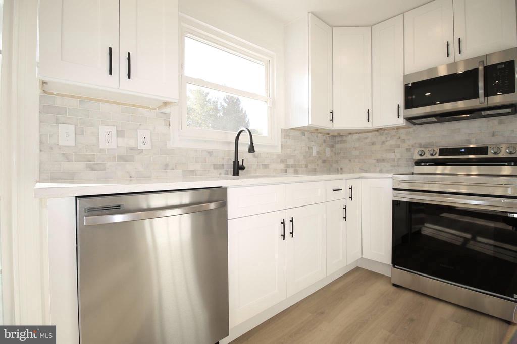 1302 KINGS VALLEY DRIVE
