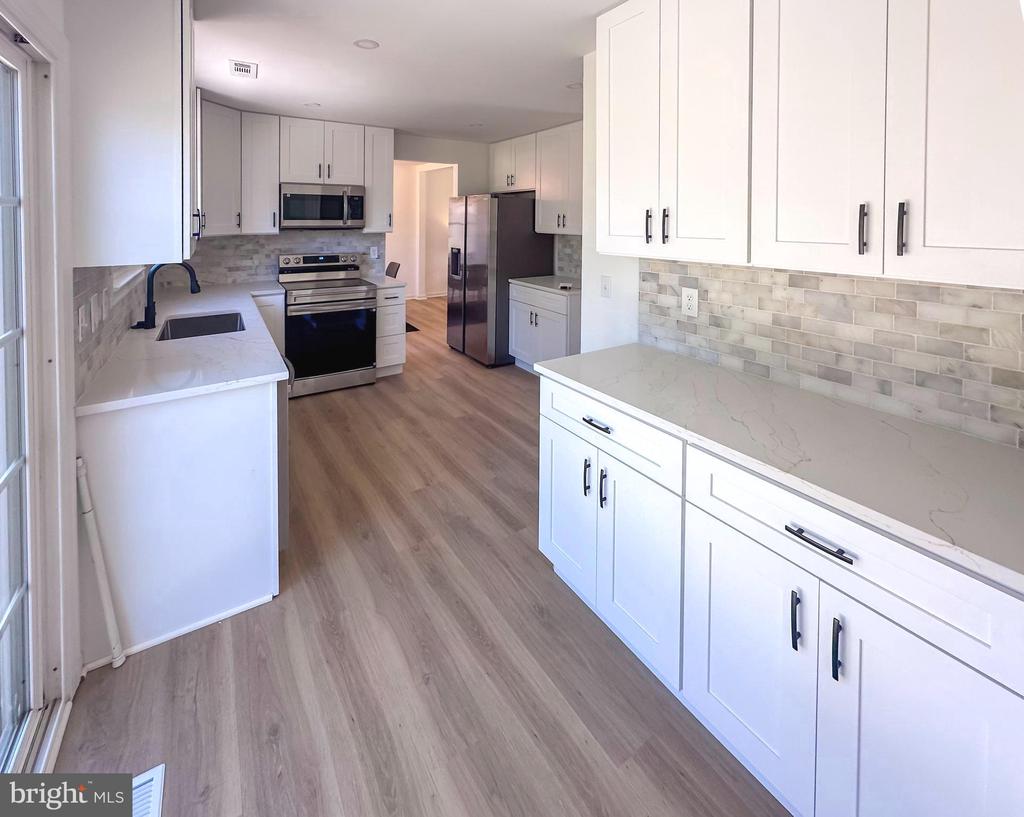 1302 KINGS VALLEY DRIVE