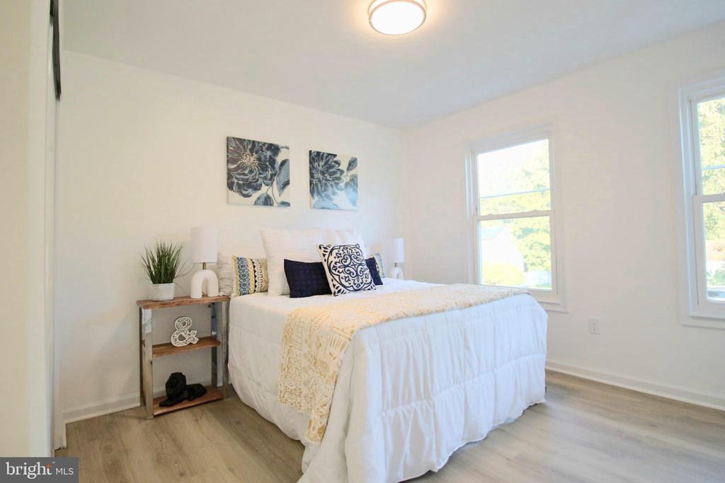 1302 KINGS VALLEY DRIVE