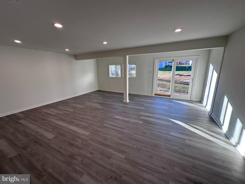 9203 LINHURST DRIVE