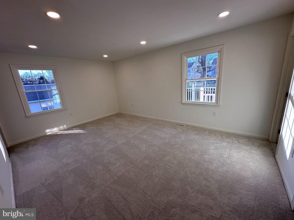 9203 LINHURST DRIVE
