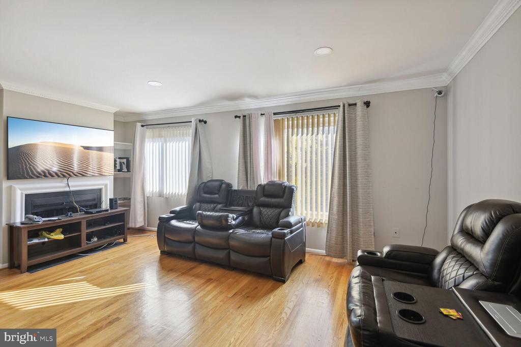 7010 CIPRIANO WOODS COURT