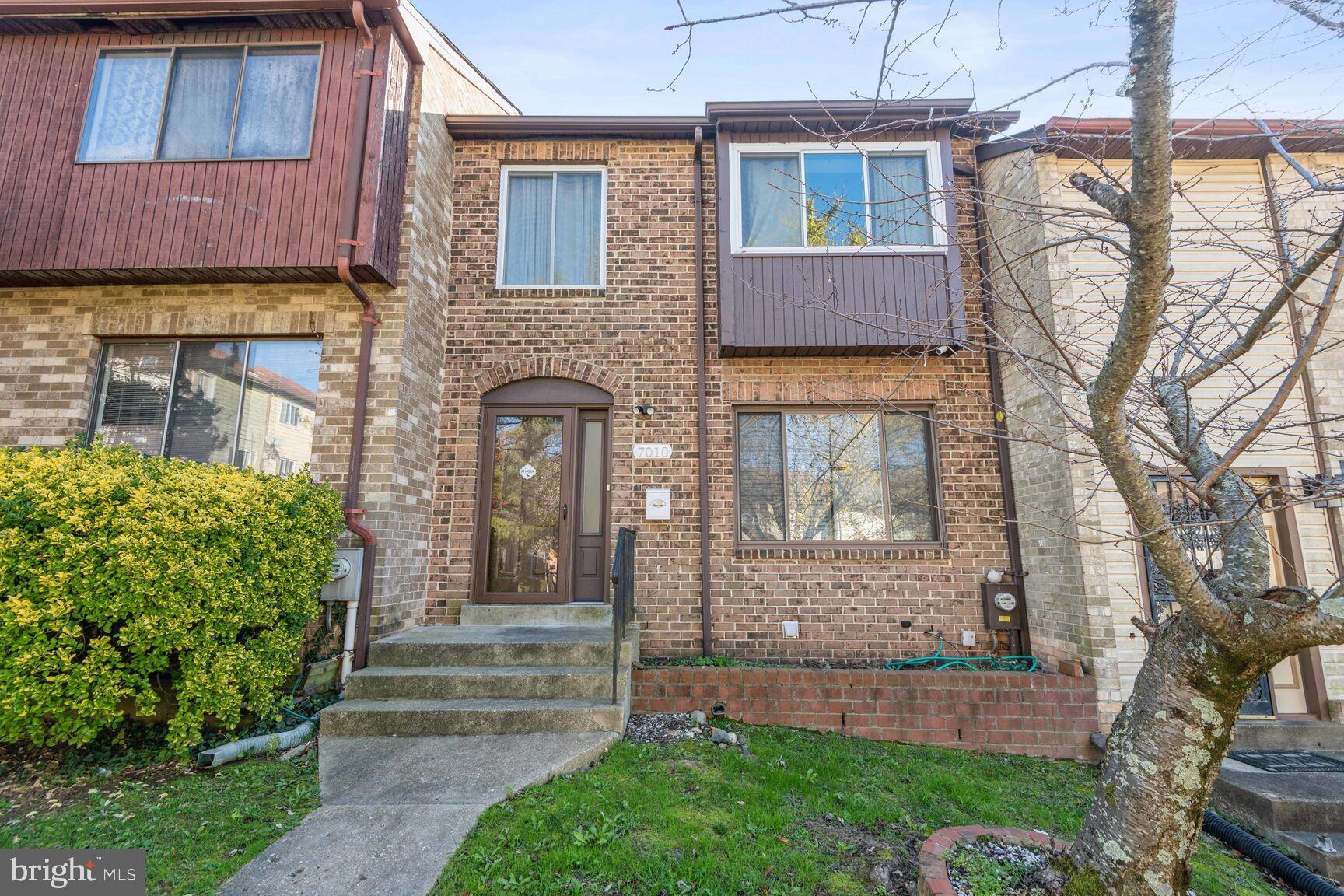 7010 CIPRIANO WOODS COURT