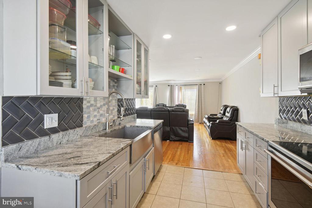 7010 CIPRIANO WOODS COURT