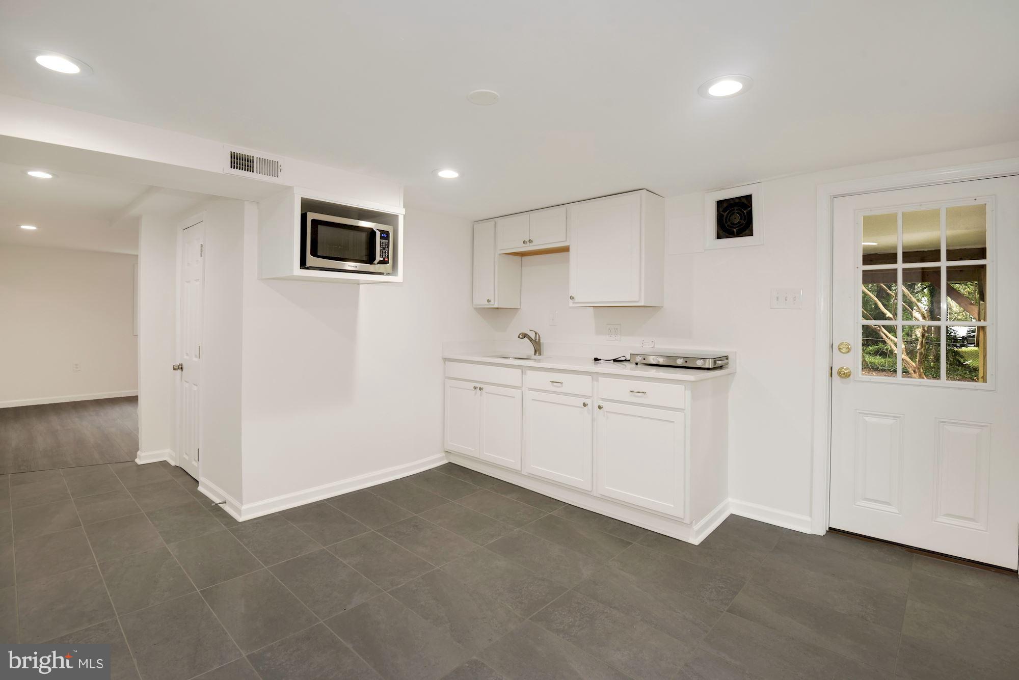 4429 UNDERWOOD STREET B