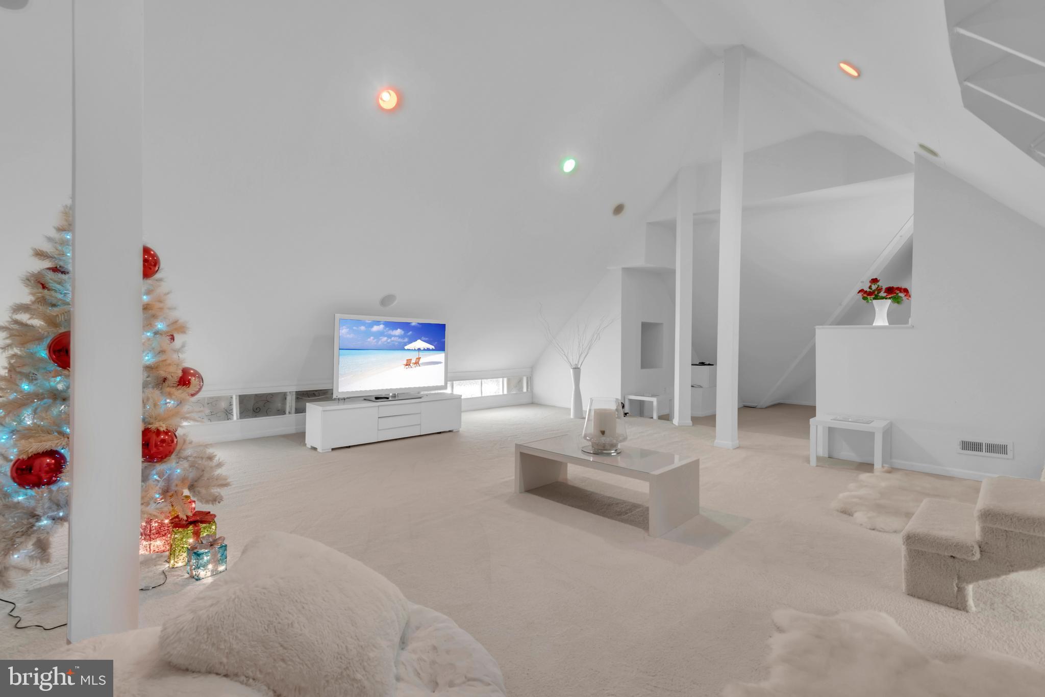 11501 RIVERVIEW ROAD