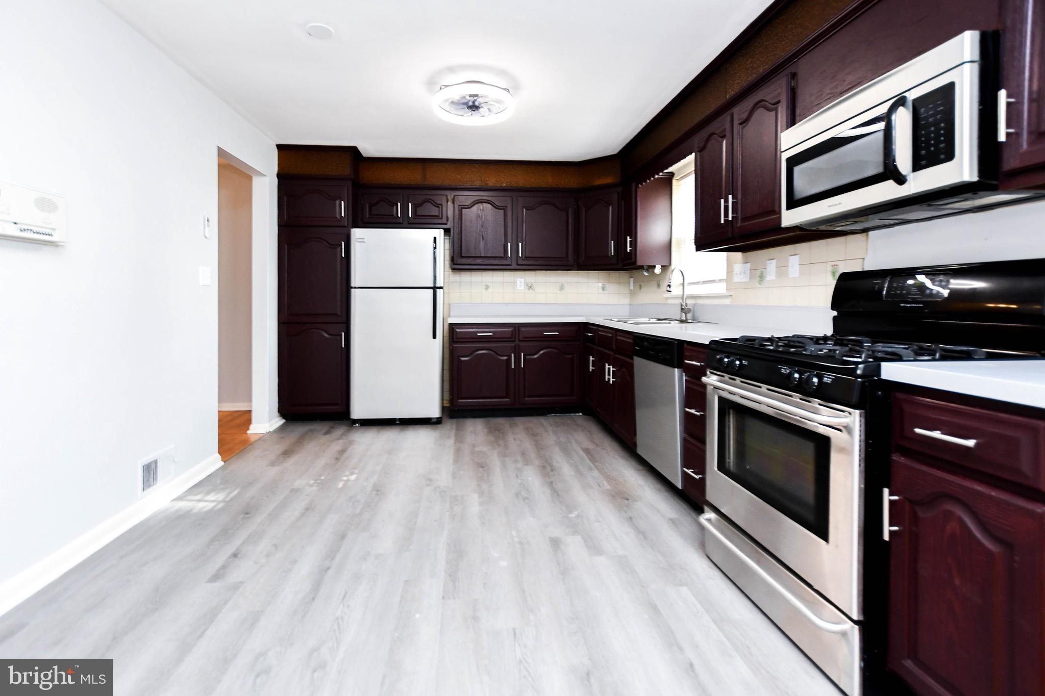 10903 EXETER COURT