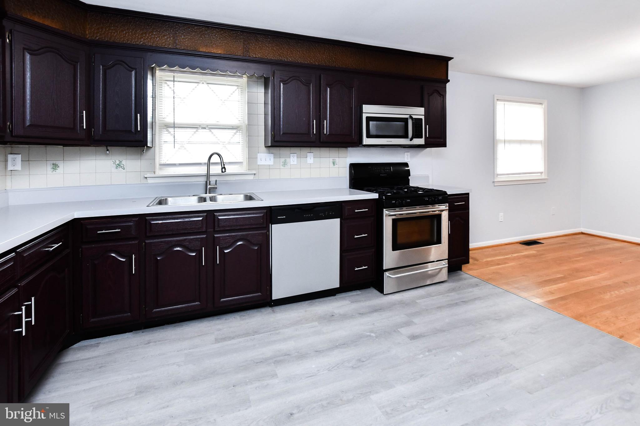 10903 EXETER COURT