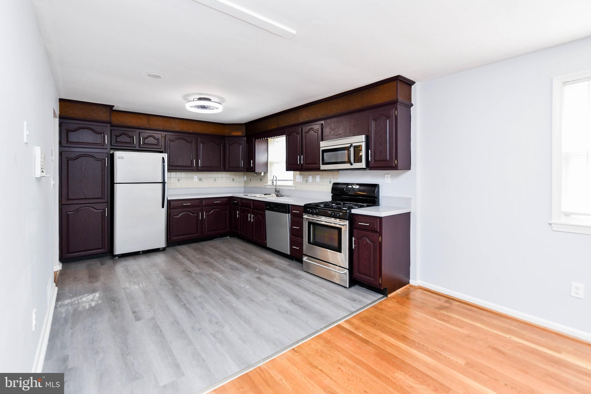 10903 EXETER COURT