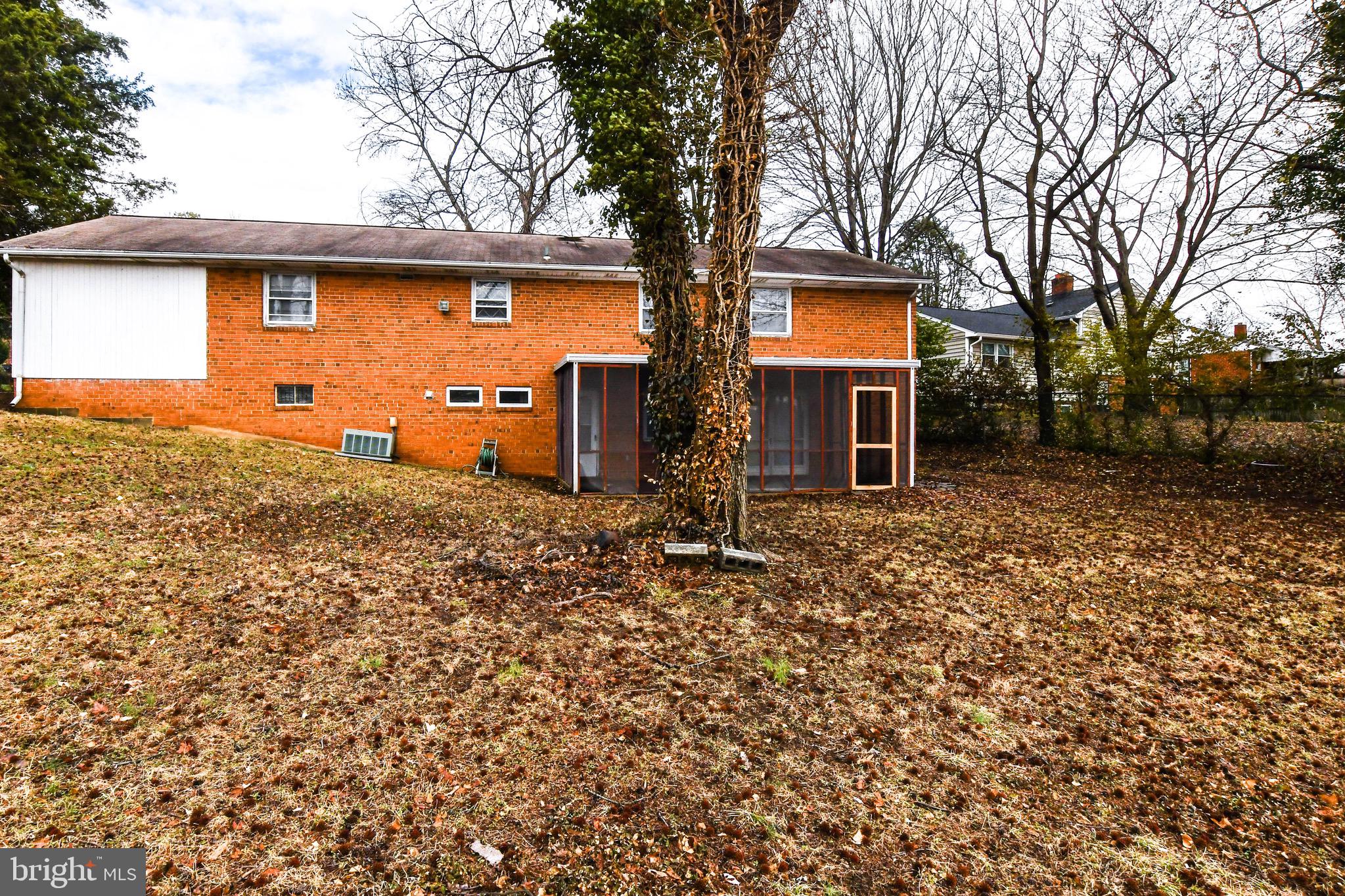 10903 EXETER COURT