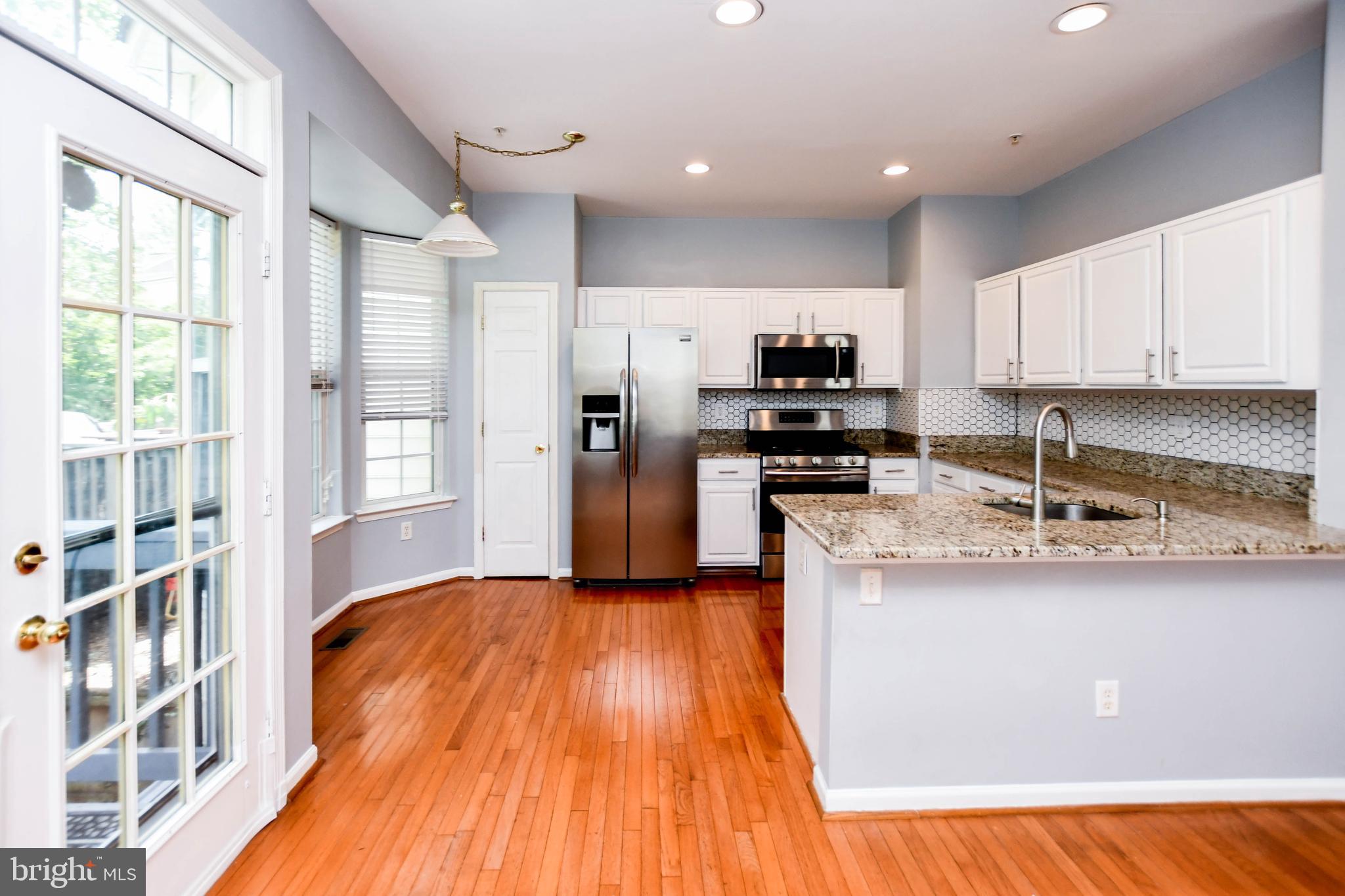 1709 CHINABERRY COURT