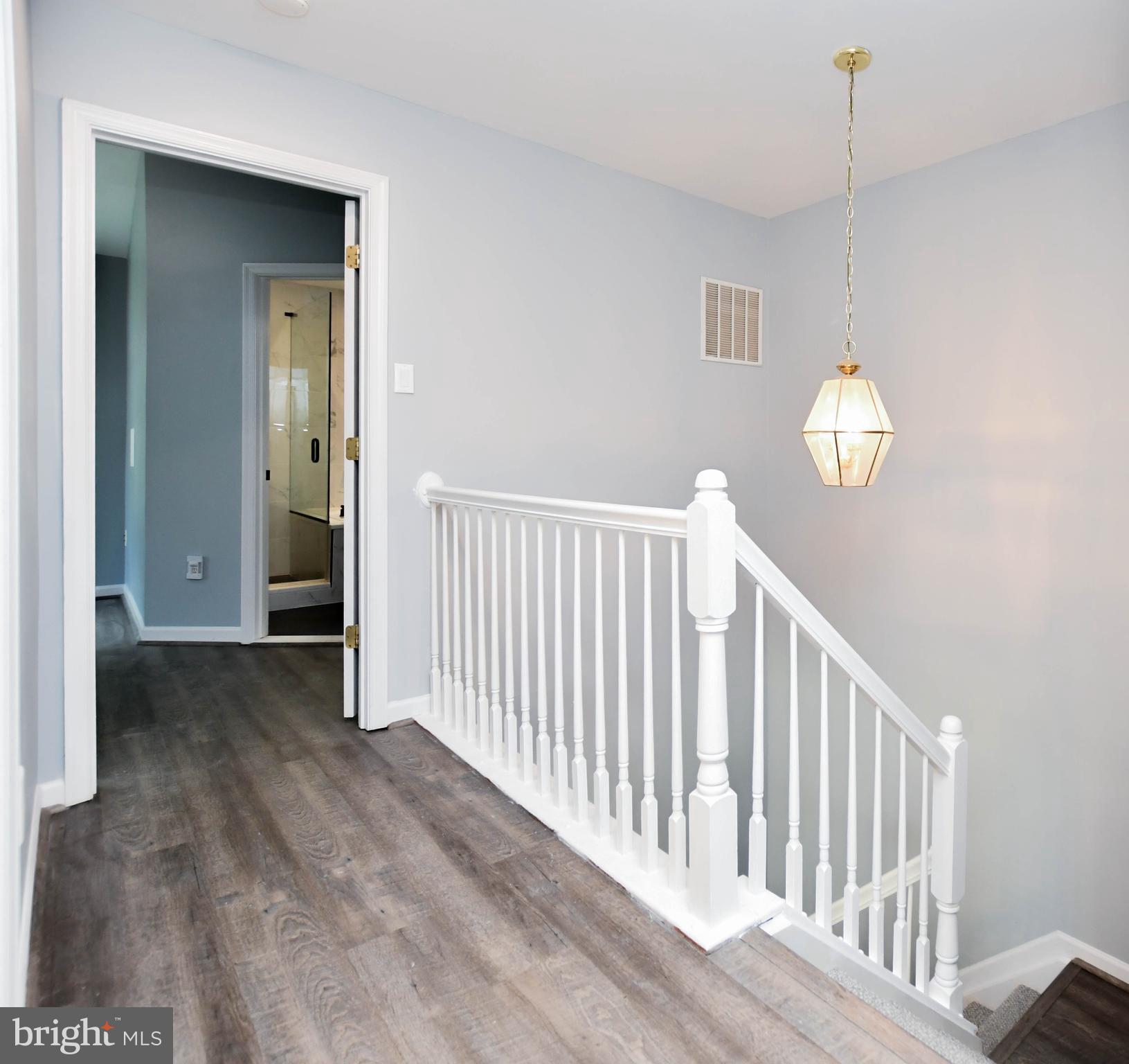 1709 CHINABERRY COURT